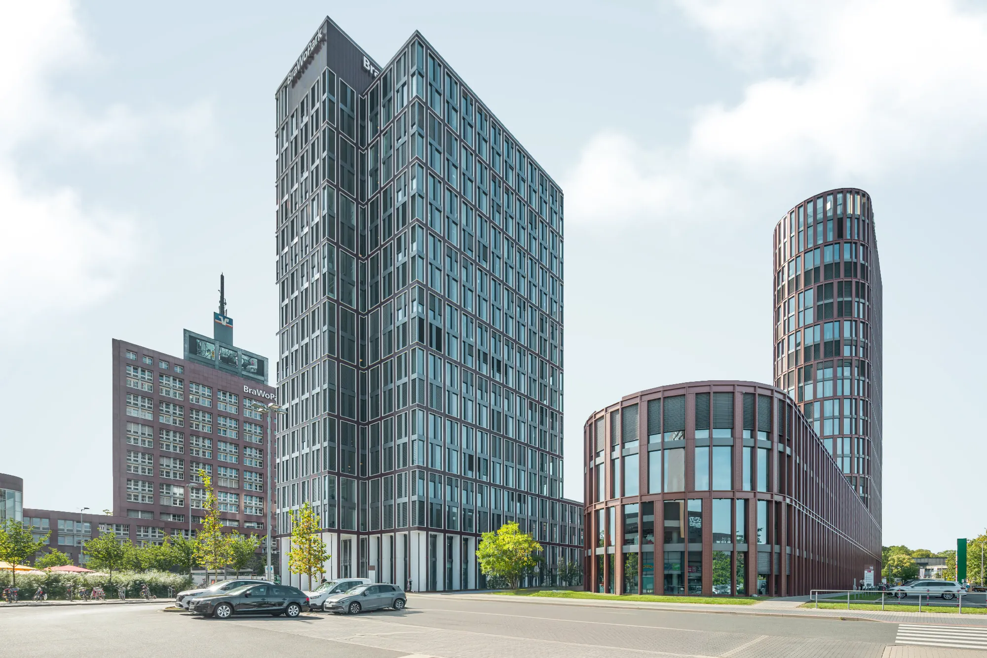 Ensemble moderner Bürohochhäuser mit Glasfassaden